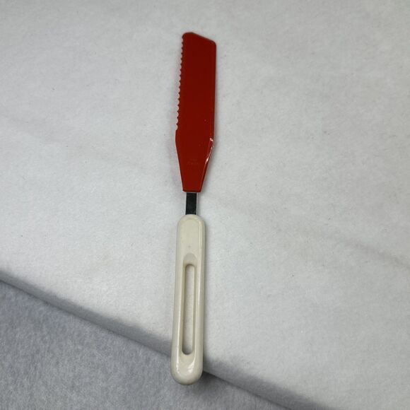 Vintage Bonny Red Long Thin Serrated Spatula Icing Spreader With White Handle - Picture 1 of 4